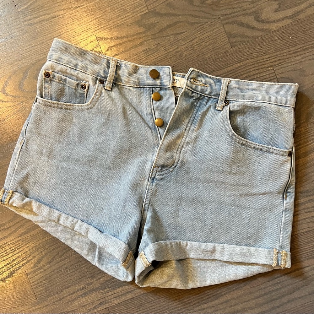 High Waisted Light Wash Denim Shorts - Picture 3 of 4